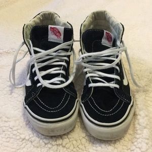 Hi top classic skate shoe by Vans